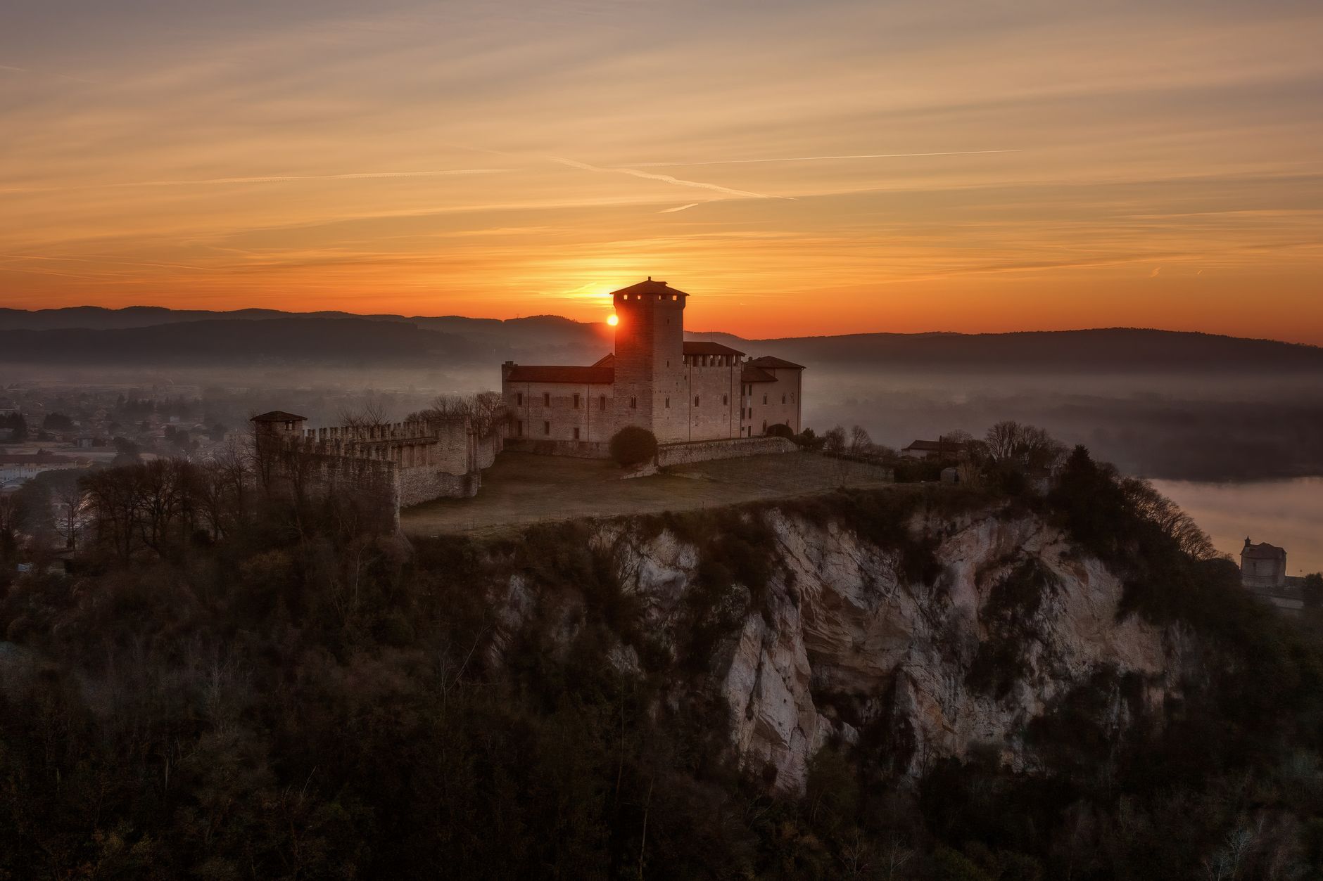 Středověká pevnost Rocca Maggiore nad Assisi s panoramatickým výhledem na město a krajinu