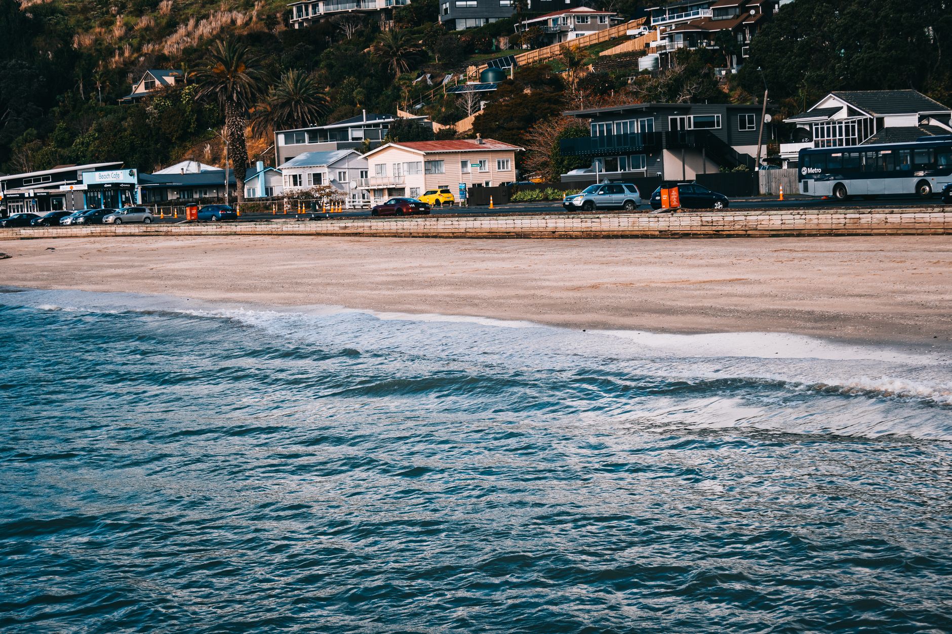 Vinice na ostrově Waiheke s výhledem na záliv u Aucklandu