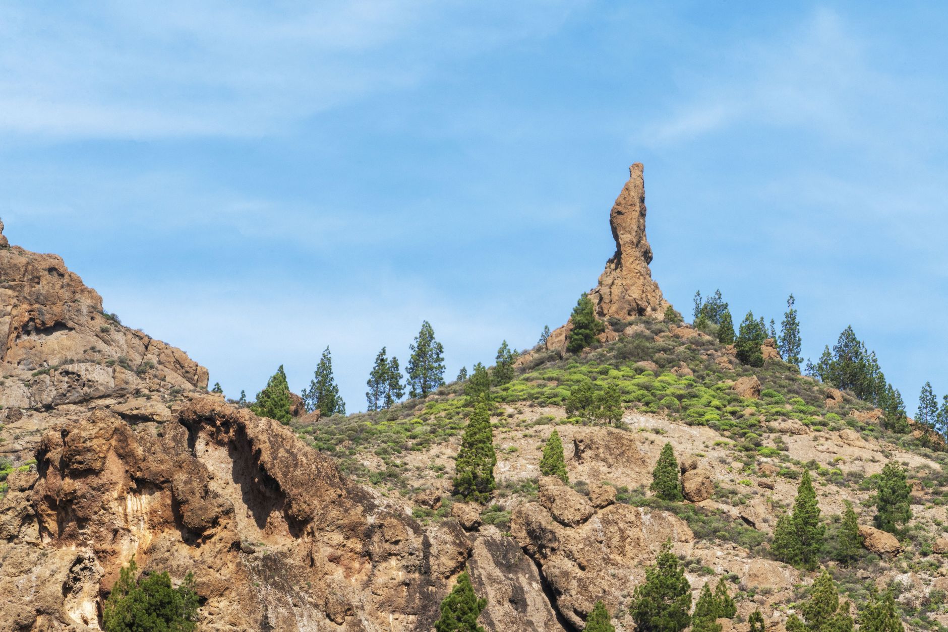 Skalní monolit Roque Nublo na vrcholu hor ve vnitrozemí Gran Canarie