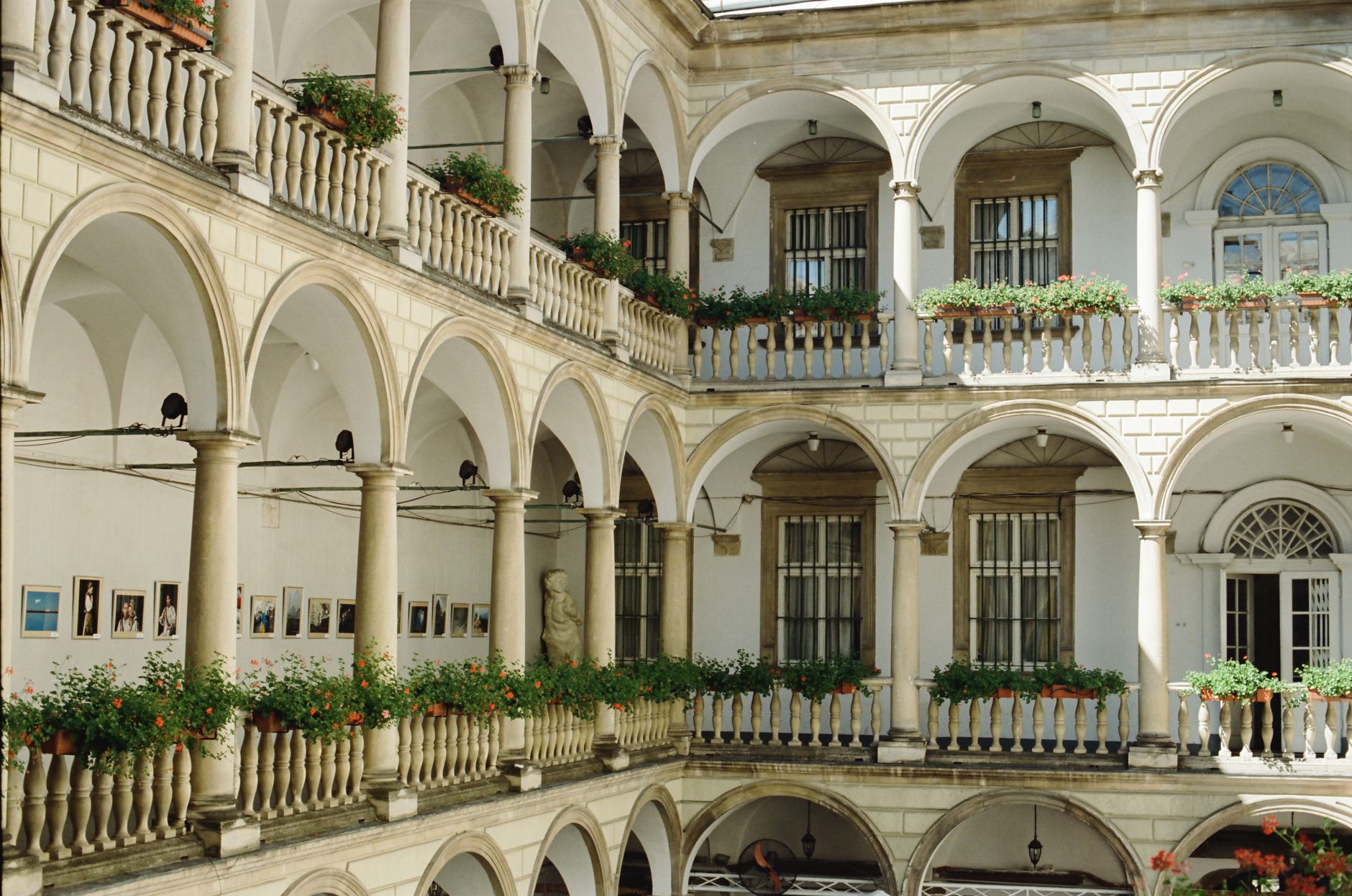 Renesanční arkádové nádvoří zemského domu Landhaus v historickém centru Grazu