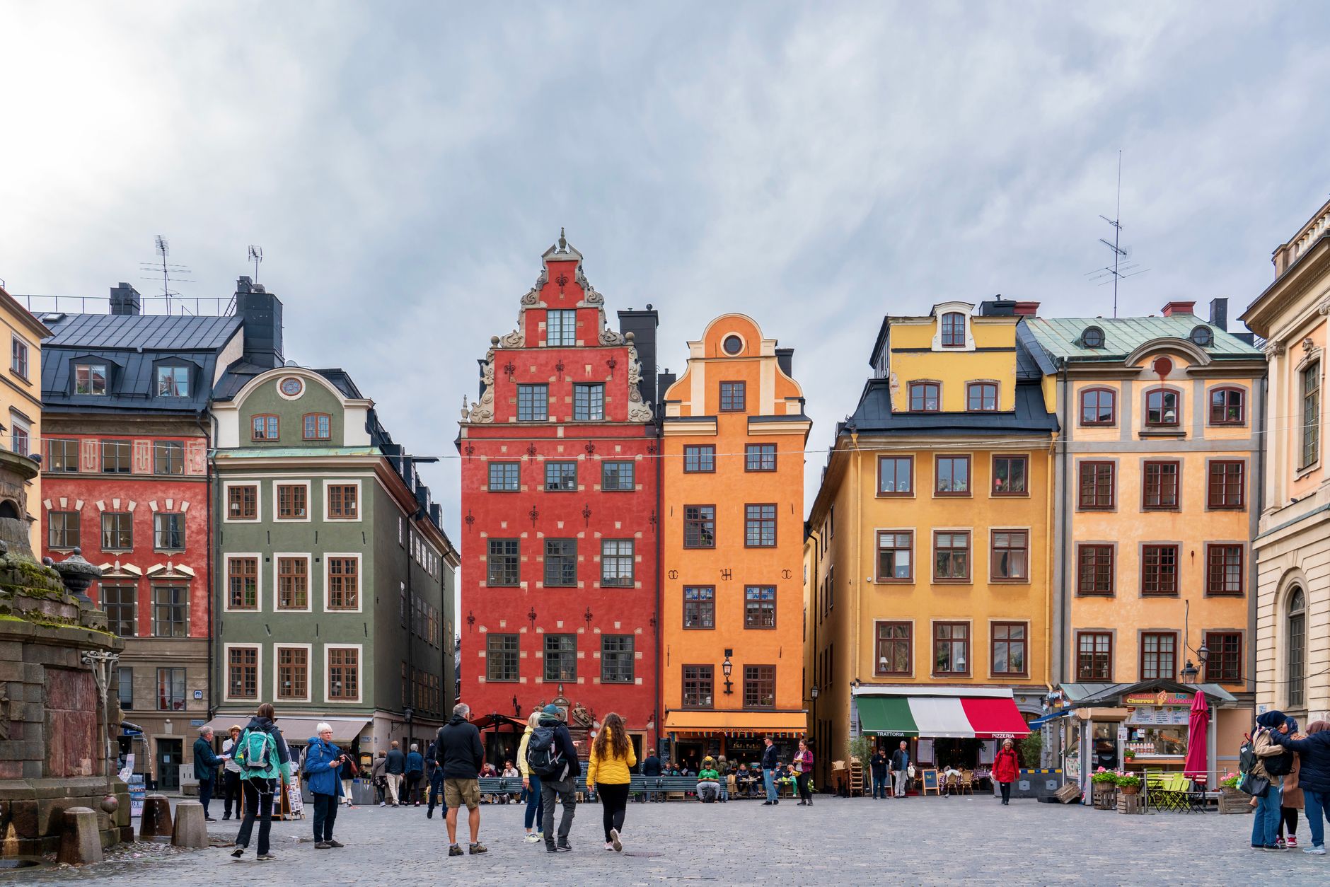 Barokní katedrála Kalmar domkyrka na náměstí Stortorget ve Švédsku