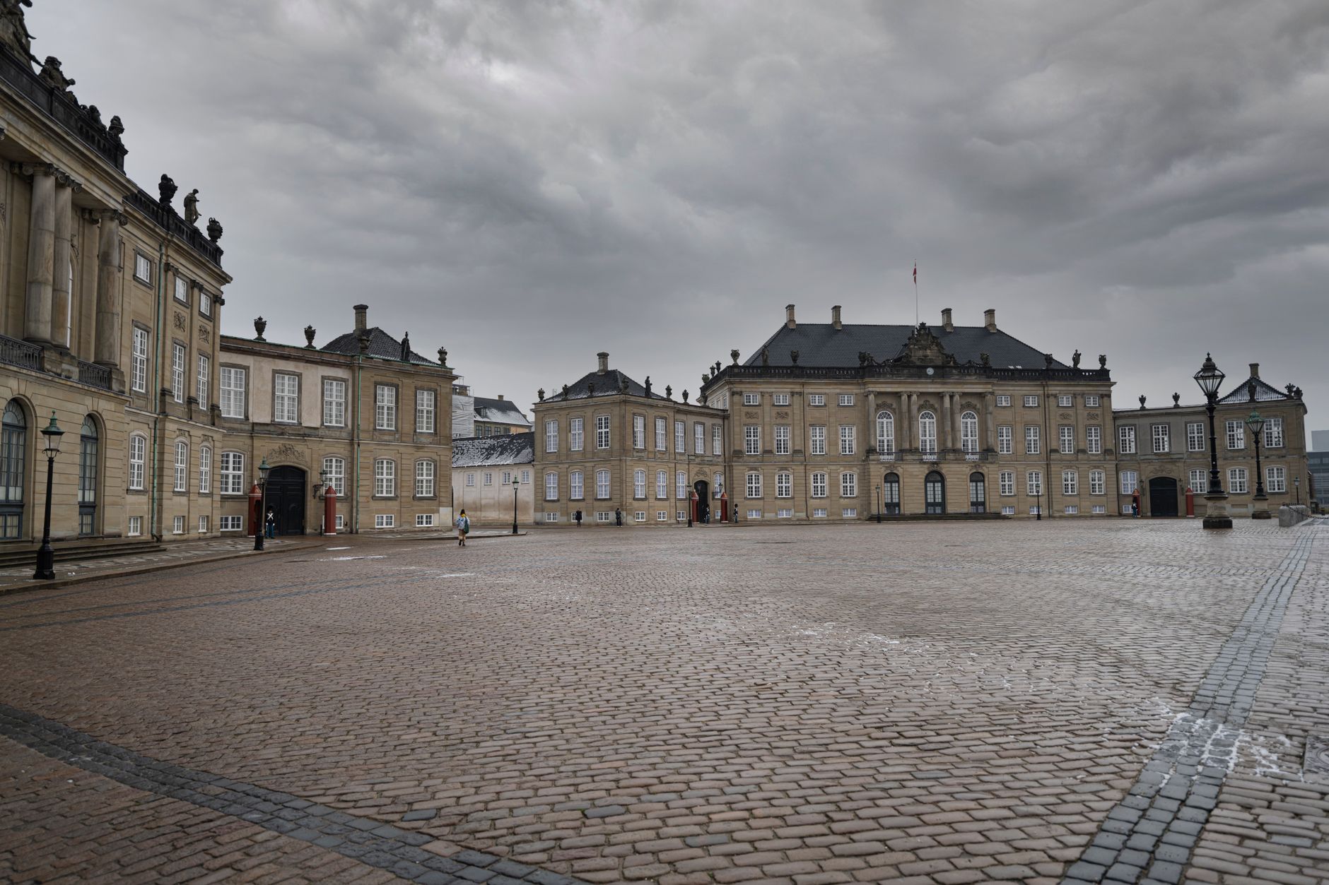 Rokokové paláce kolem osmiúhelníkového náměstí Amalienborg v Kodani
