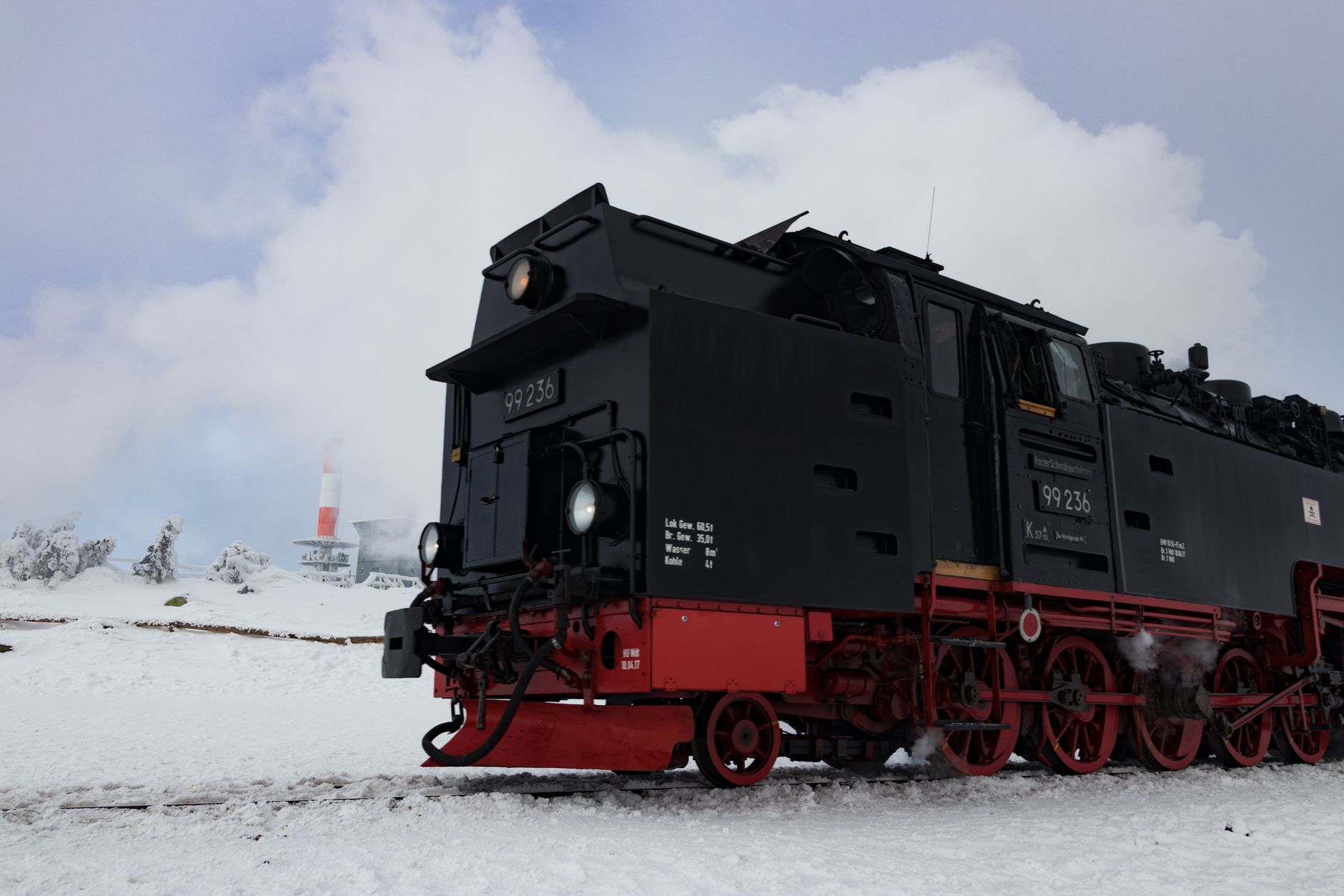 Historická úzkokolejná parní lokomotiva Lößnitzgrundbahn v saské krajině