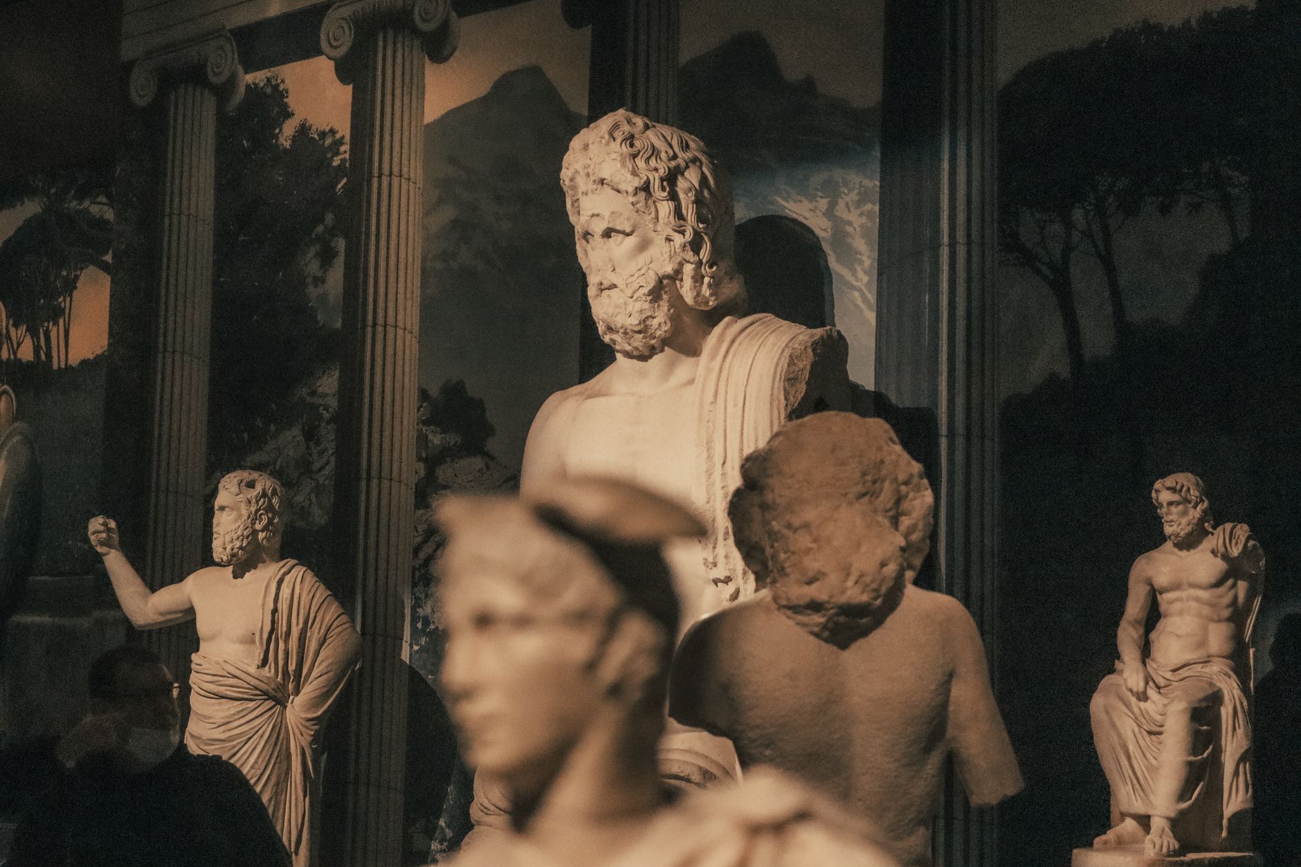 Bronzová socha Herma od Praxitela v Archeologickém muzeu v Olympii v Řecku