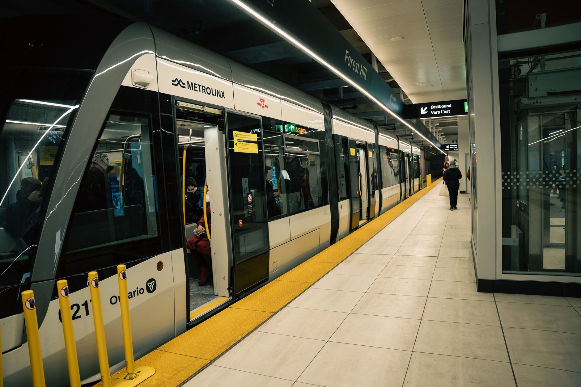 Lehké metro O-Train ve stanici v centru Ottawy