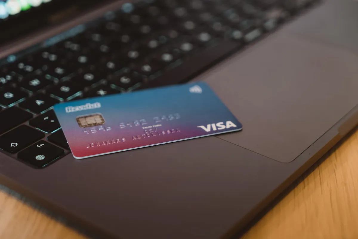 Karta Revolut a moje zkušenost na Svatojakubské cestě