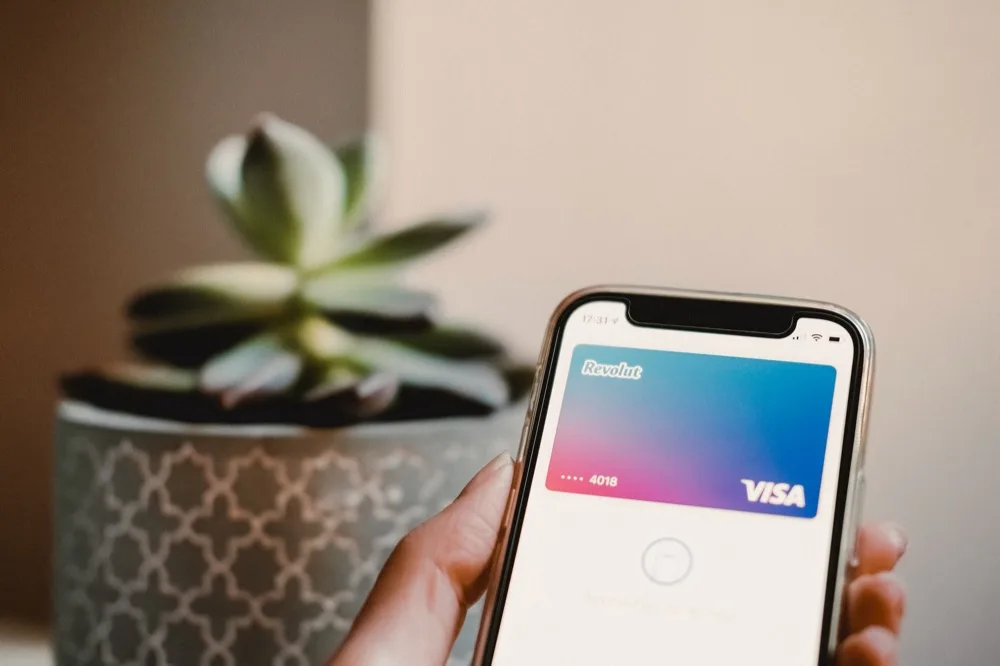 Karta Revolut a moje zkušenost na Svatojakubské cestě